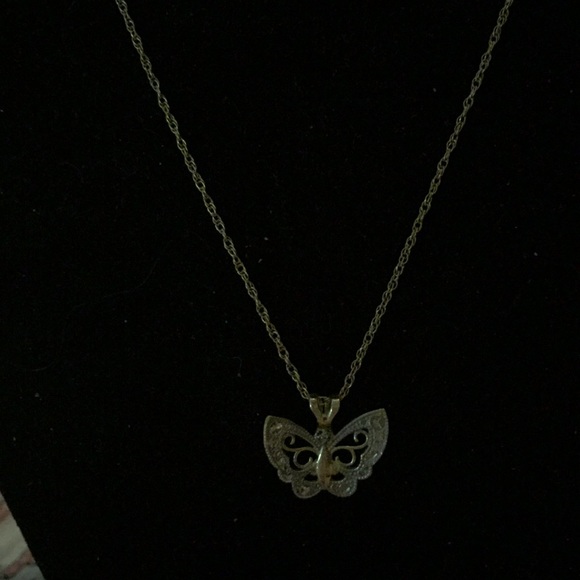 10k butterfly 🦋 necklace - Picture 2 of 6